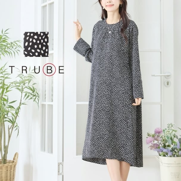 TRUBE 変形ドット柄 タックデザイン ロングワンピース 両サイドポケット付き 大人ナチュラル C38-470 fmsd レディース 長袖 デイリーファッション 大人フェミニン 大人可愛い 普段着 ミセス おしゃれ着