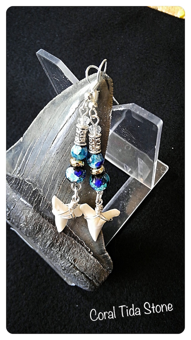 サメと２連ホタルピアス