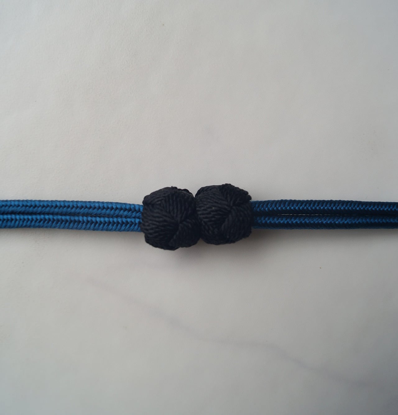 【羽織紐】マグネット式羽織紐 黒色小田巻き×紺色 No.250217⑫