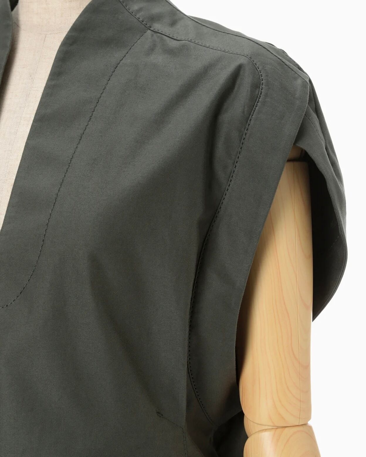 MameKurogouchi】Brushed Cotton Sleeveless V-neck Top - khaki