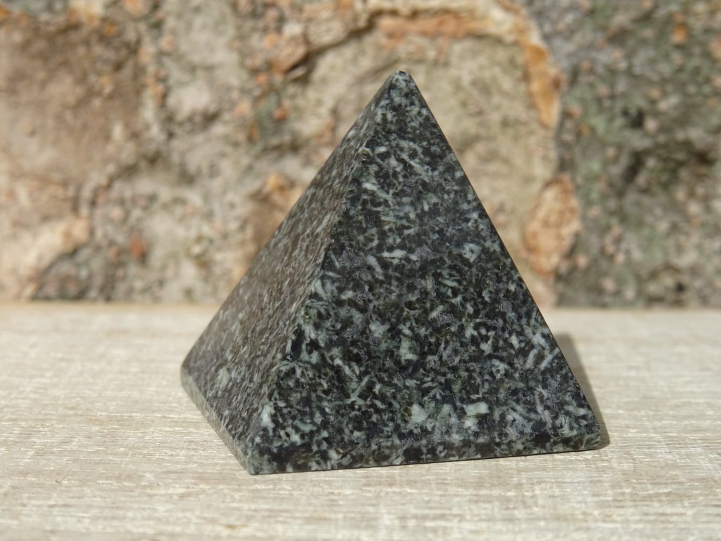 プレセリブルーストーン（ピラミッド） | 虹石屋