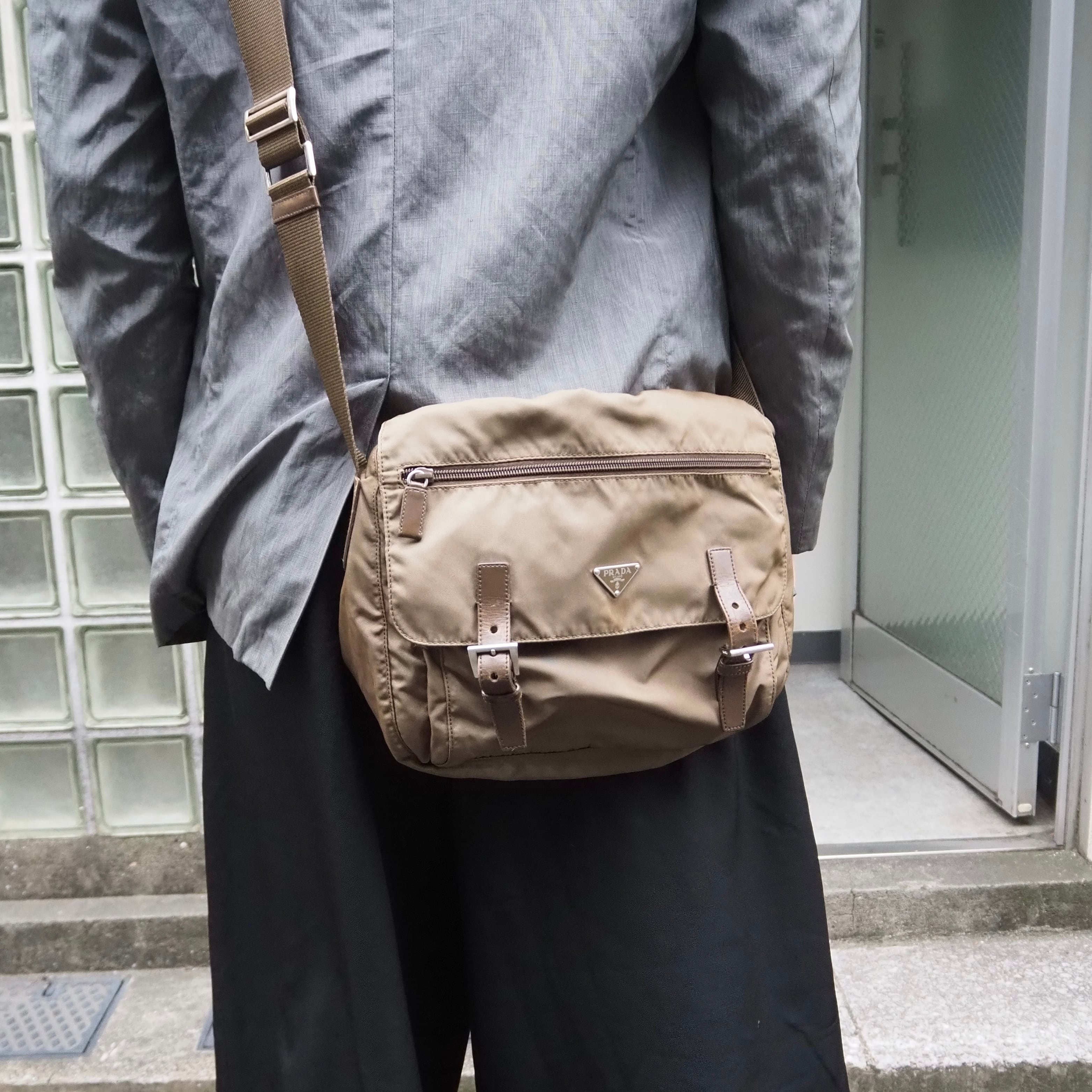 PRADA ナイロン ショルダーバッグ ベージュ PRADA ロゴショルダーバッグ ナイロン ベージュ プラダ | 2122TOKYO