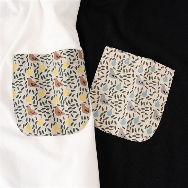 【Emago.】ポケット付き半袖Tシャツ|トリと洋ナシ