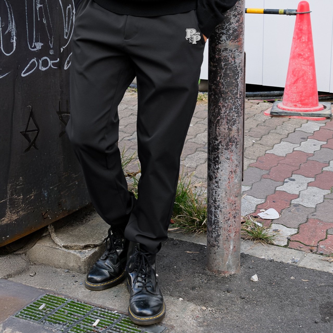 日本製撥水加工刺繍パンツ