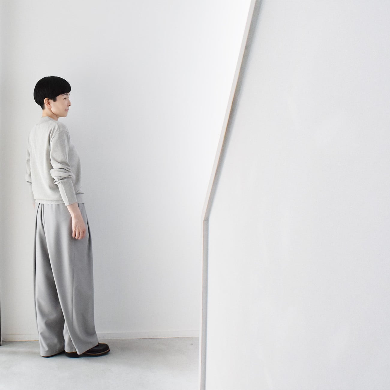 後ろタックワイドパンツ：グレー［PT03LPGY］ | skep-online shop