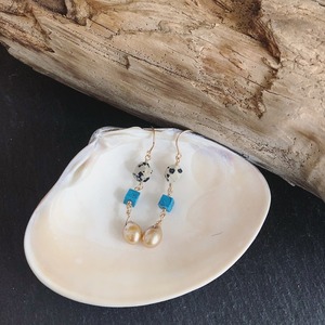 ダルメシアンジャスパー×マグネサイト×淡水パールのピアス