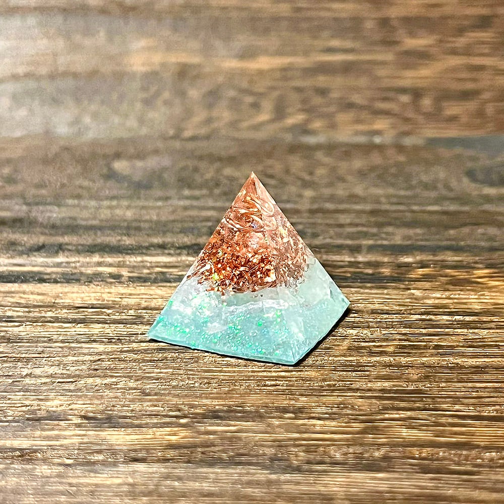 【天使の石】 ミニピラミッド型 オルゴナイト セレスタイト