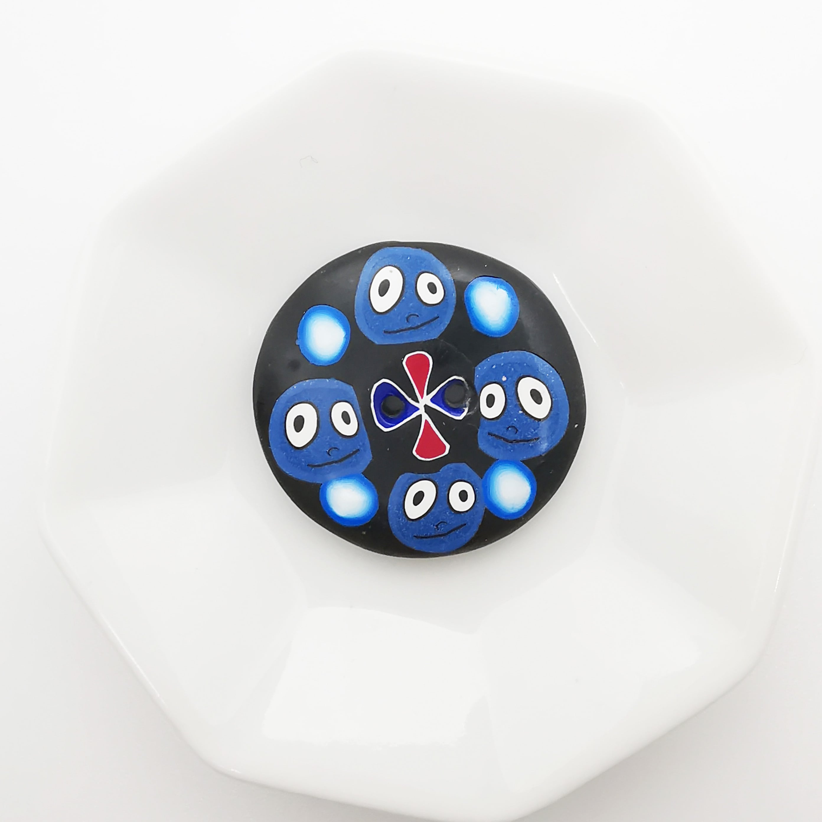 button　】ポリマークレイ　ボタン　BEADS　子供　28mm　SHINY　SOPHIA　手芸　パーツ　holes　材料　服　青まるくんの世界　PARTS