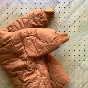内側めちゃボリュームボア　レンガ色ダウン