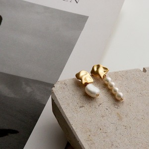 アシンメトリーパールピアス A986