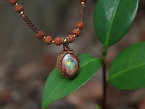 菩提樹の実 × カンテラオパール 虹 brown 1　ネックレス