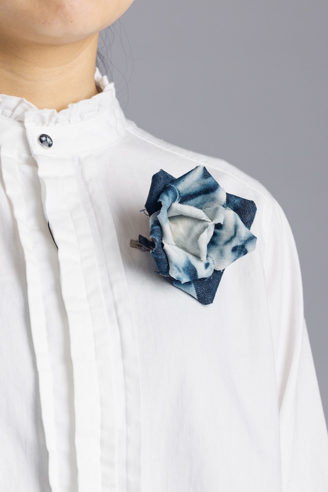 『持ち歩く、奇跡』【DENIM ROSE BROOCH】-IBARA /藍薔薇-