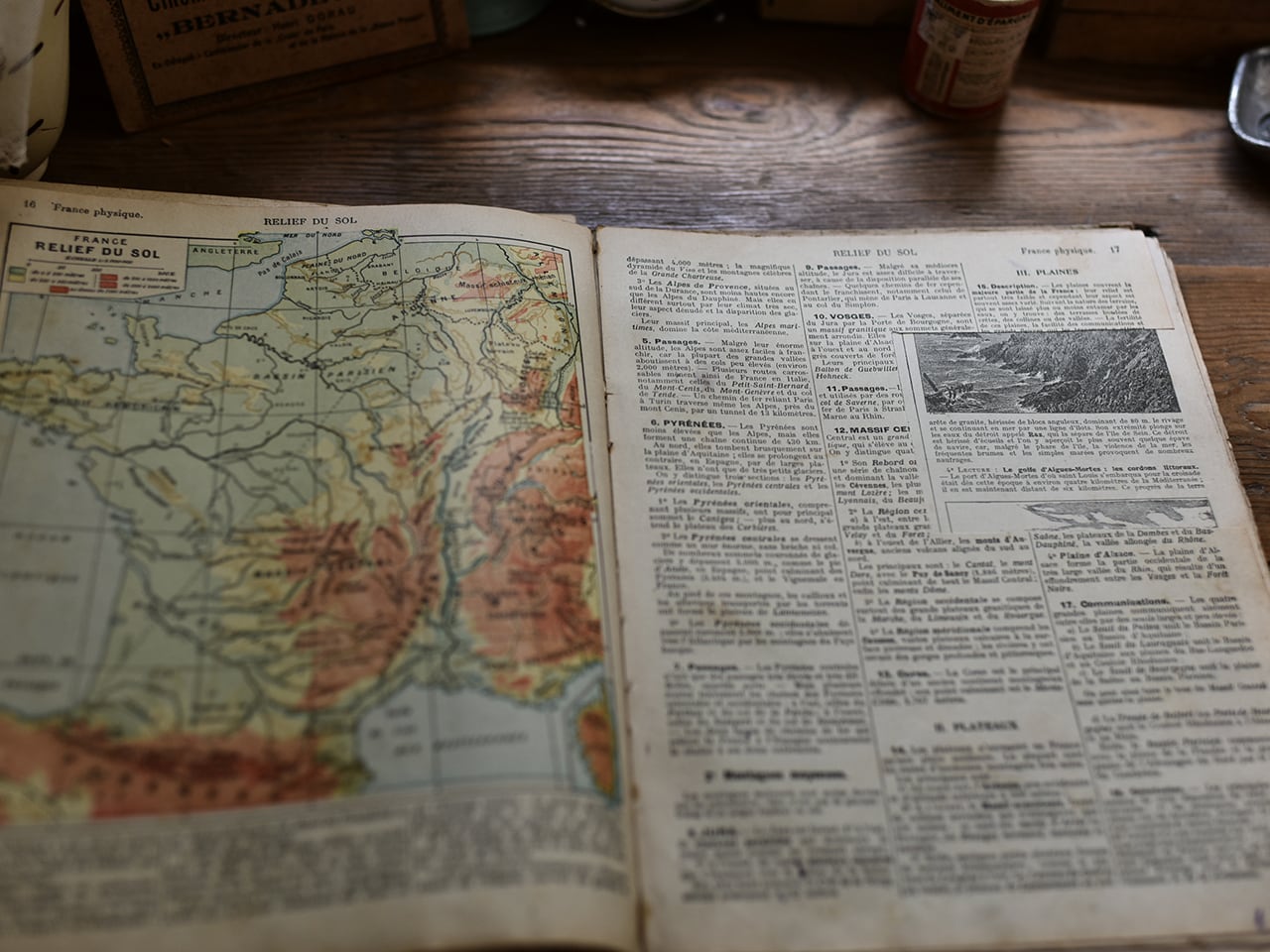 表紙のデッサンが美しい地理の本(B) *フランスアンティーク