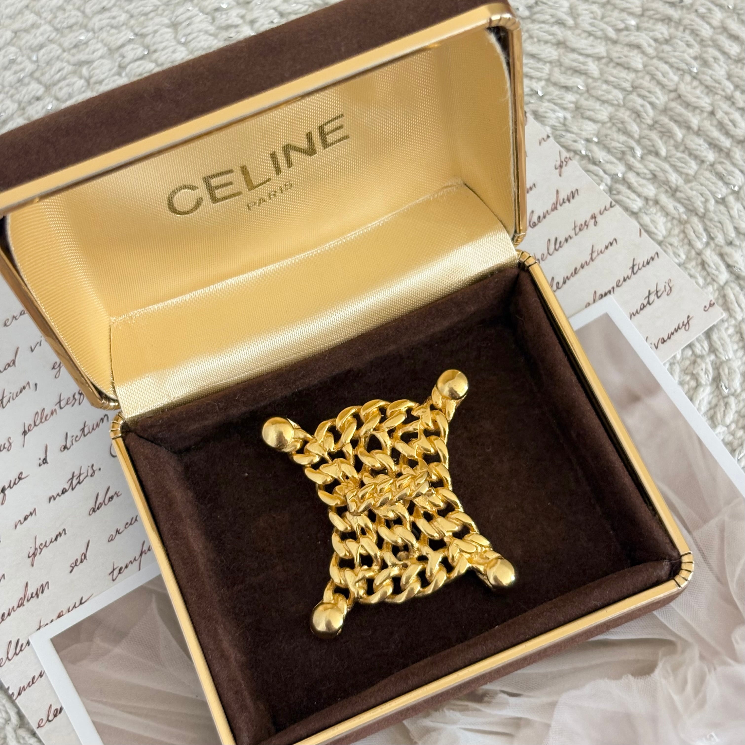 極美品✨　CELINE　セリーヌ　ブローチ　カラインストーン　ゴールド　2020 ブローチ | Laiza