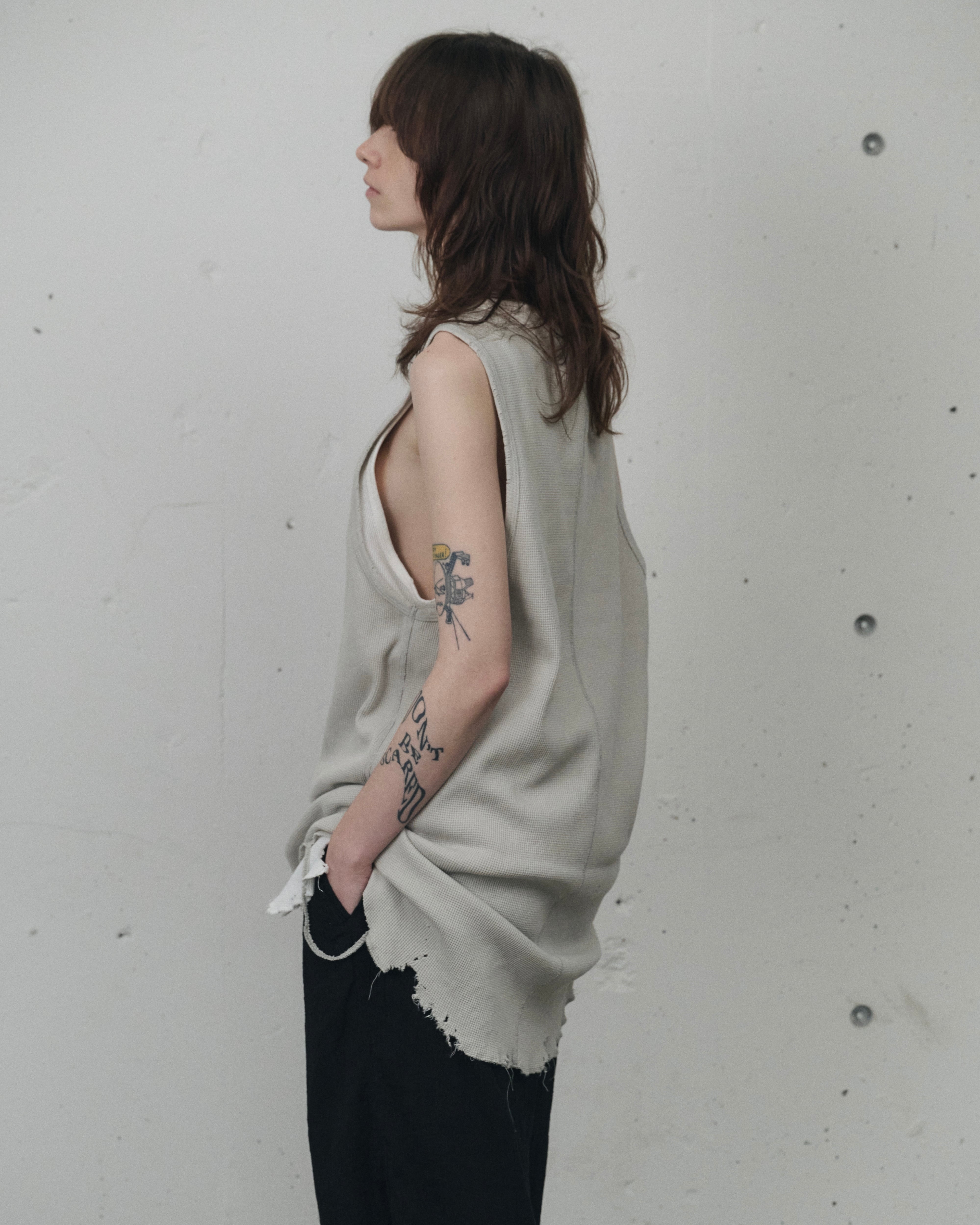 ANCELLM / DAMAGE WAFFLE TANK (GREIGE) | THE MODERN AGE