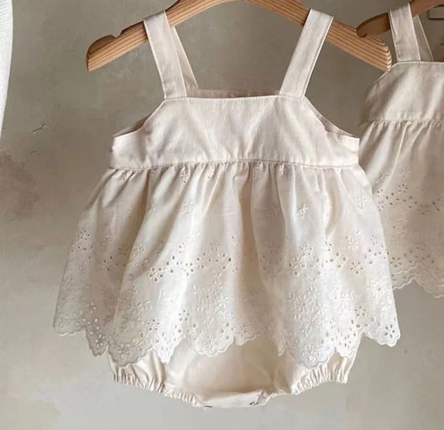 予約natural lace rompers