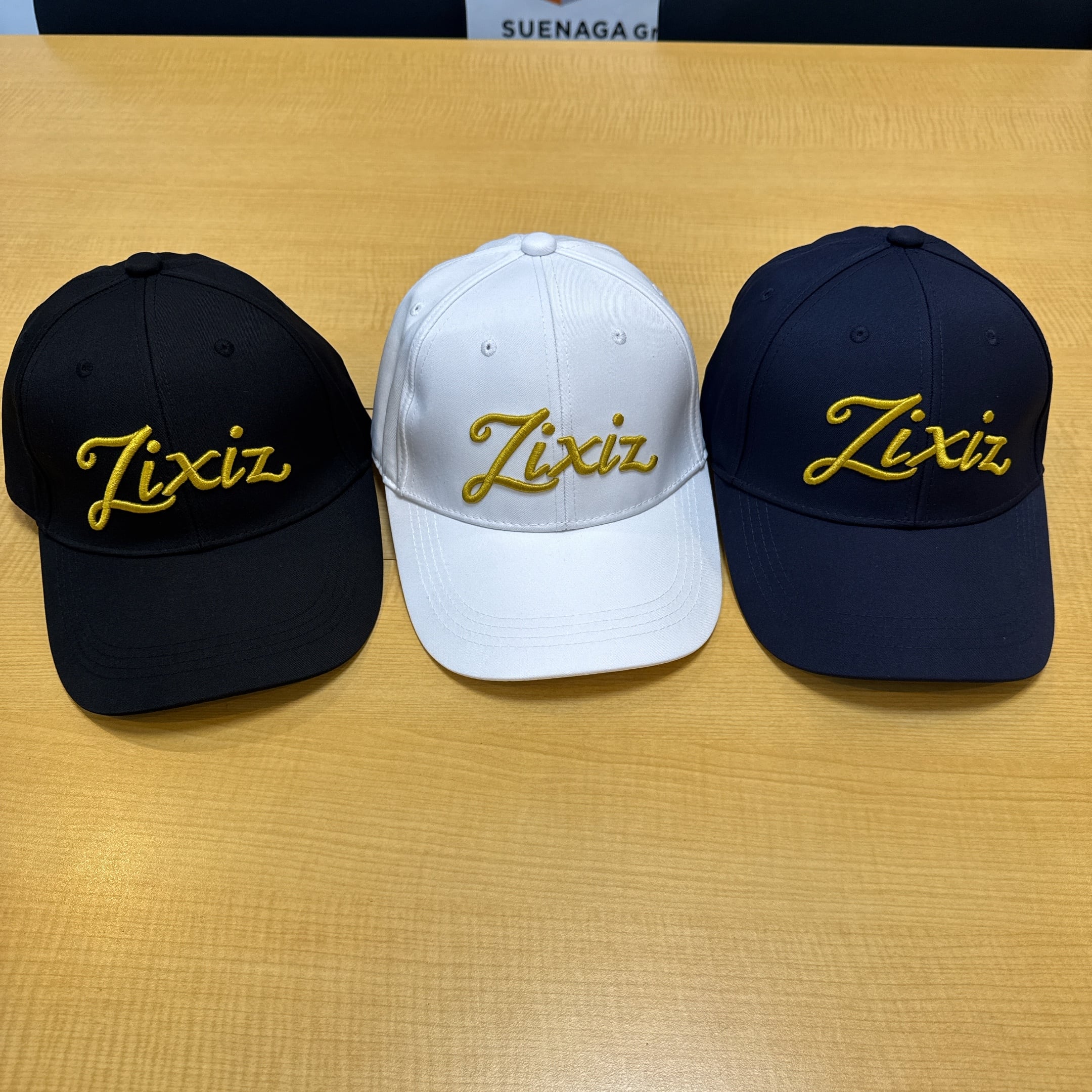 新型刺繍ZIXIZのキャップ3色展開 ゴールド刺繍 品番:25CA003