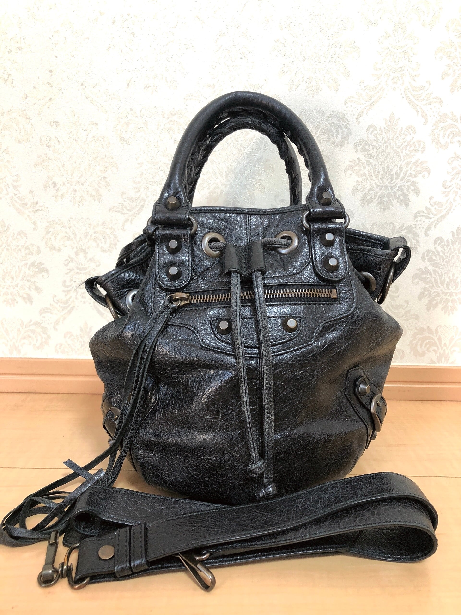 BALENCIAGA バレンシアガ クラシック ミニポンポン 246438 黒