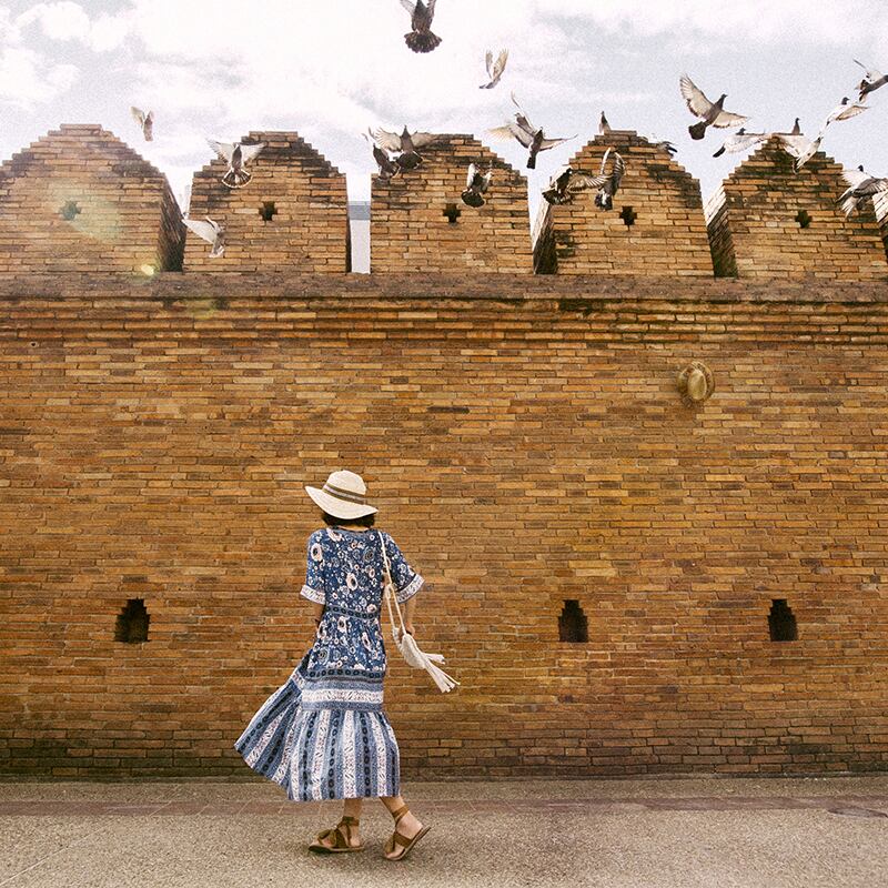 大きなスカートのボヘミアンエスニックブルーフローラルドレスを着てタイ旅行 ドリームホーストラベル婦人服68424483137