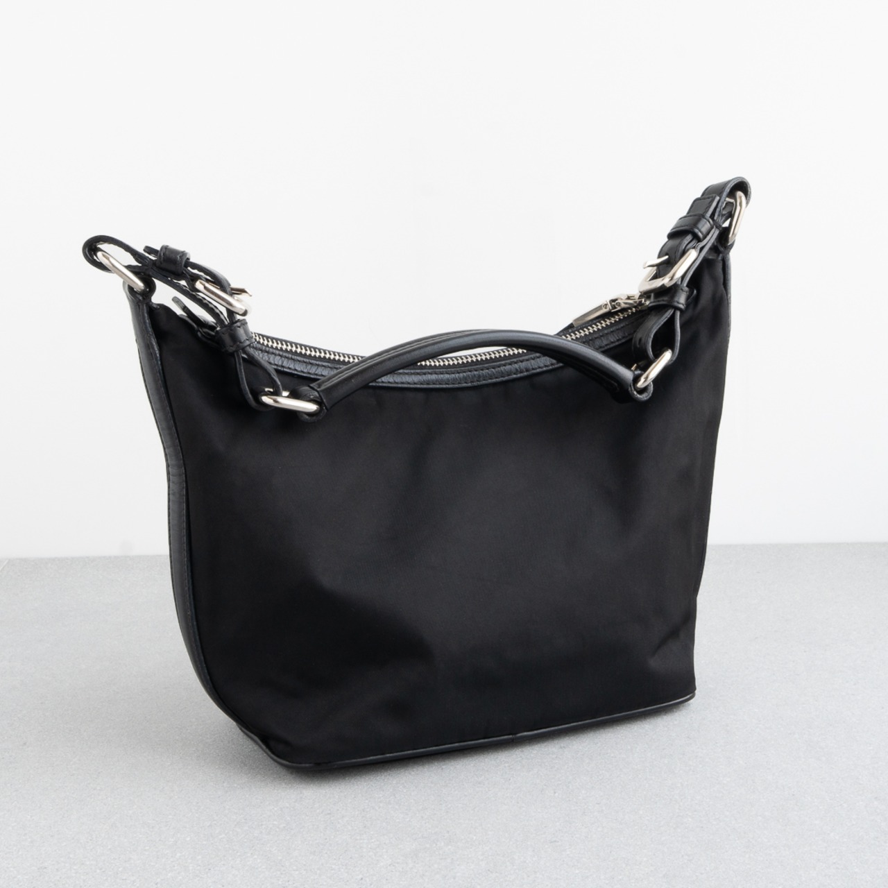 プラダ ショルダーバッグ ブラック ナイロン ヴィンテージ