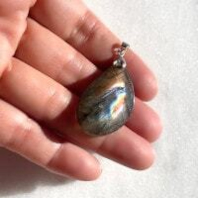 【訳アリ】【レア】【超美石】ラブラドライト　ペンダントトップ　（チェーンつき）　6288　