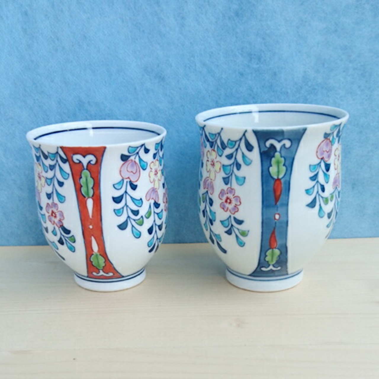 有田焼　湯呑　しだれ桜【青・赤】 4-041