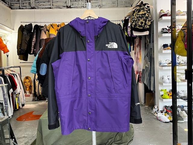 THE NORTH FACE MOUNTAIN LIGHT JACKET PURPLE MEDIUM NP11834 34323