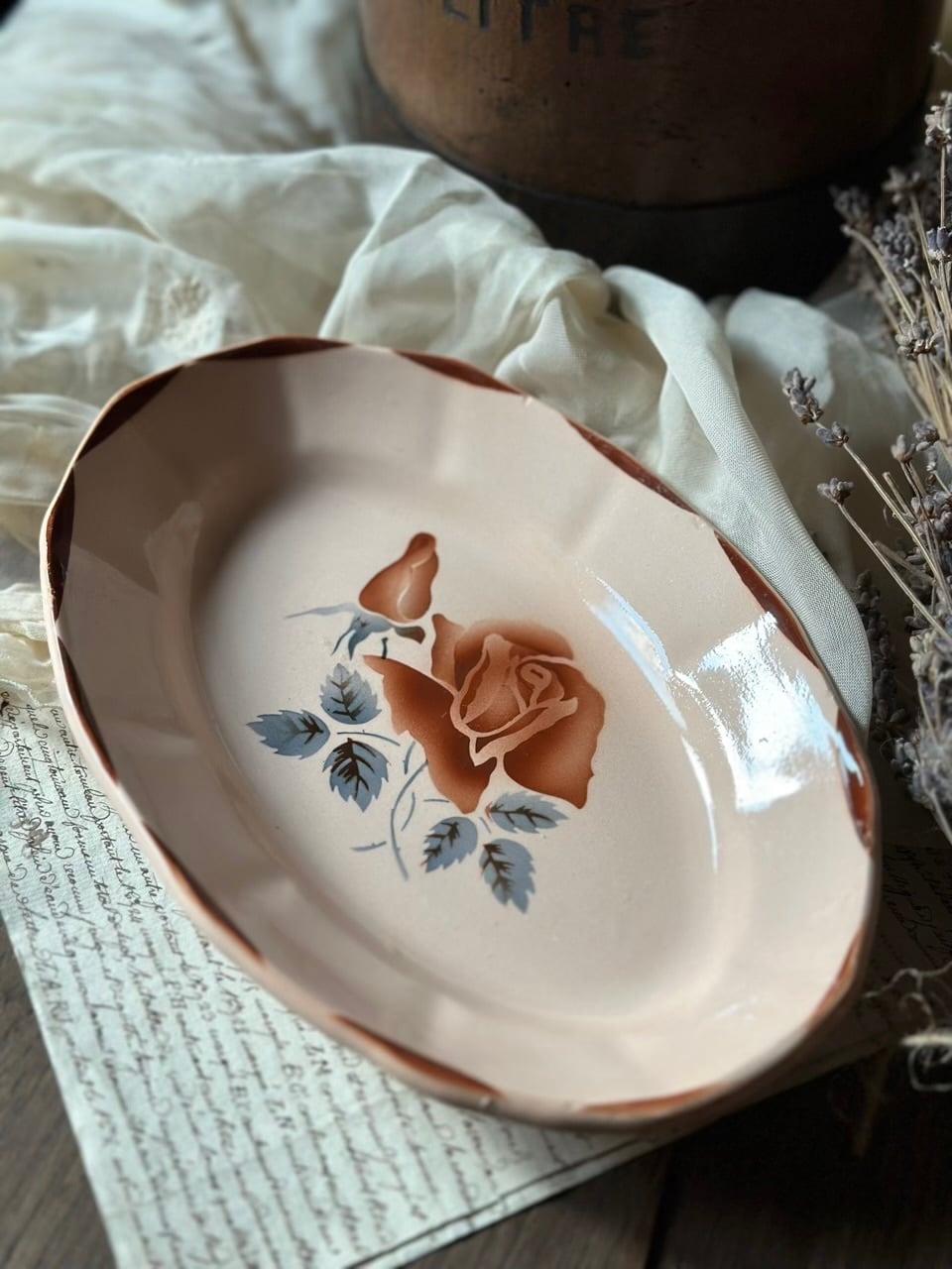 ピューターの飾り皿 花リム プレート | Brocante de La Cocotte