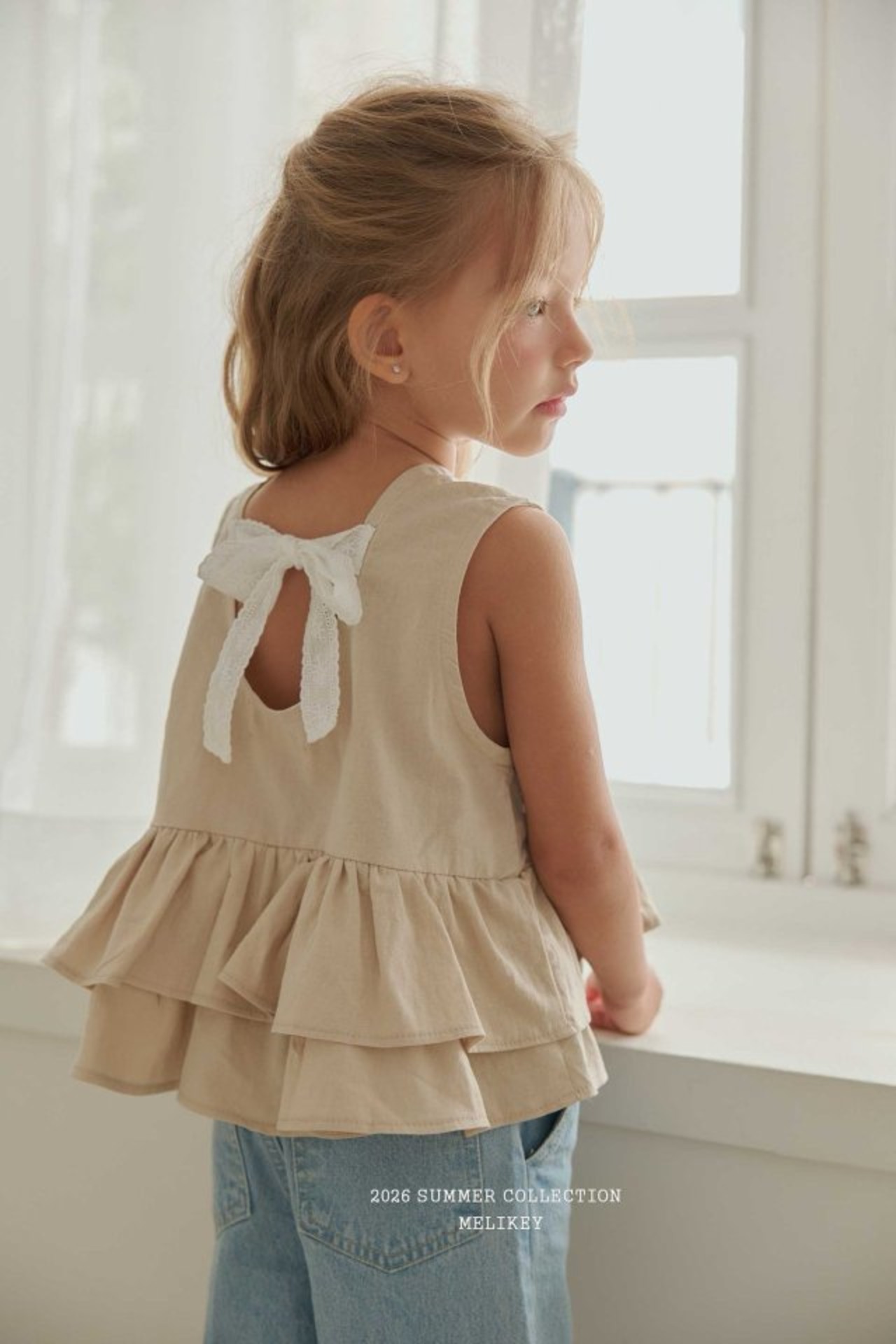 [MELIKEY] Ribbon Ruffle Sleeveless Blouse (JS/JM) / [미라이키] 리본캉캉나시블라우스 (JS/JM)
