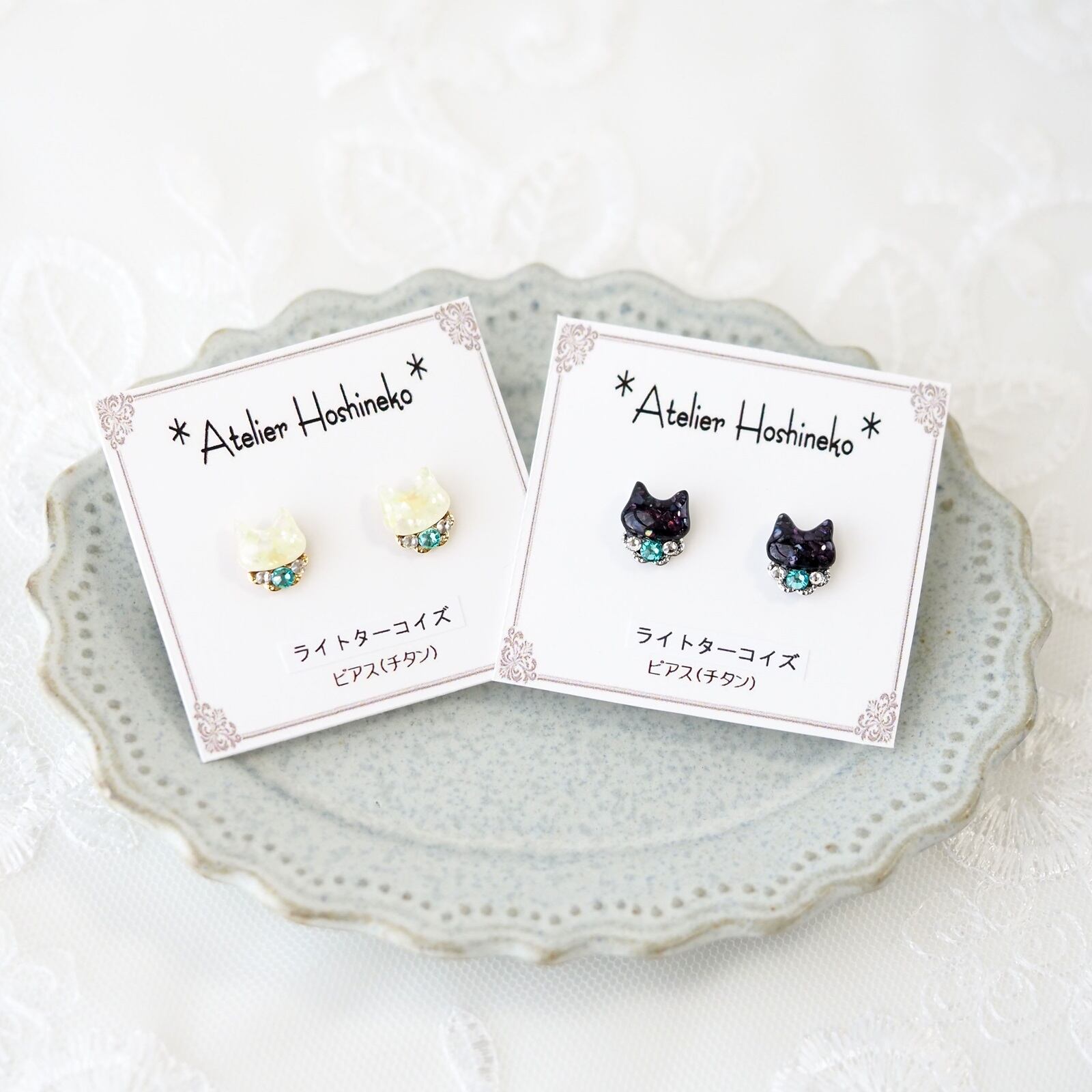 雪の結晶を閉じ込めた猫のピアス/イヤリング | 星猫工房