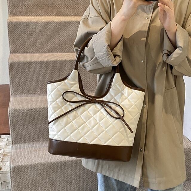 【予約販売】ショルダーバッグ レザー キルティング リボン ブラック ブラウン コーヒー こなれ感 お洒落 韓国 大人可愛い トレンド