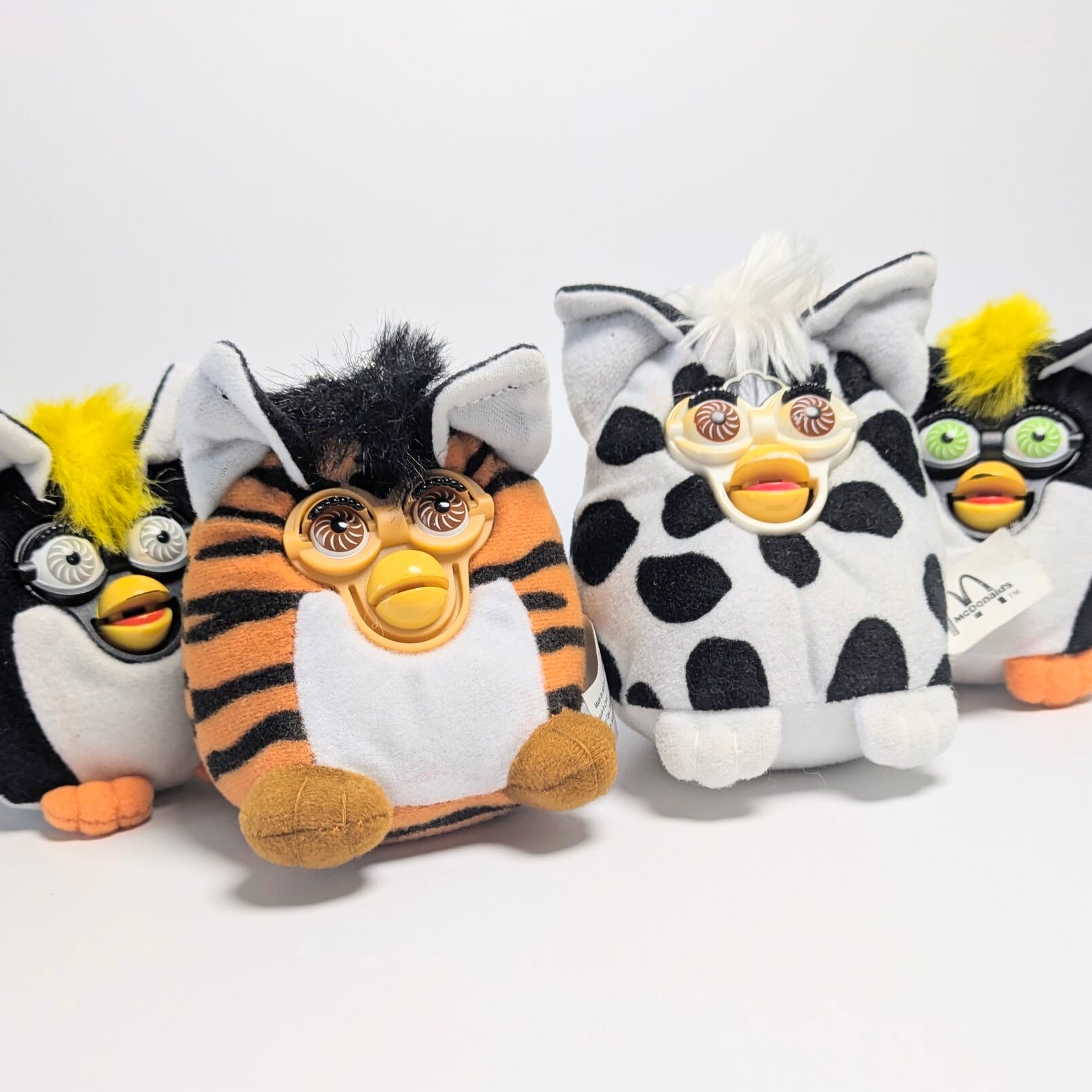 ☆ VINTAGE2000 ☆【 McDonald's × Furby ( ファービー )】 マクドナルドミールトイ / 2000年製 / ボールチェーン ぬいぐるみ キーホルダー 〚アメリカン雑貨 アメトイ〛