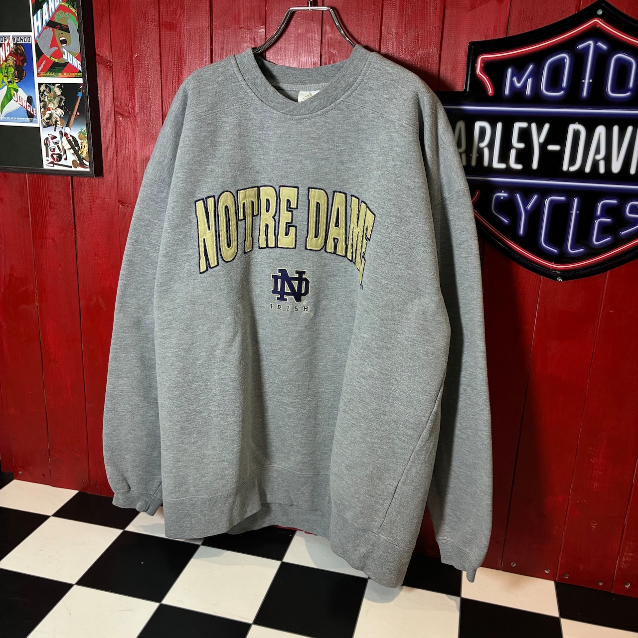 【adidas × NOTRE DAME】カレッジロゴスウェット グレー