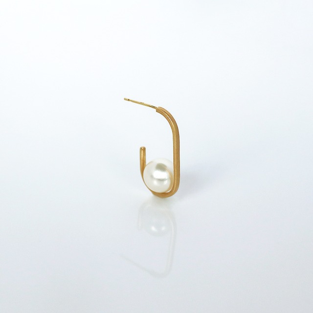 FREELY / Pierced Earring (Natural White , Honing)