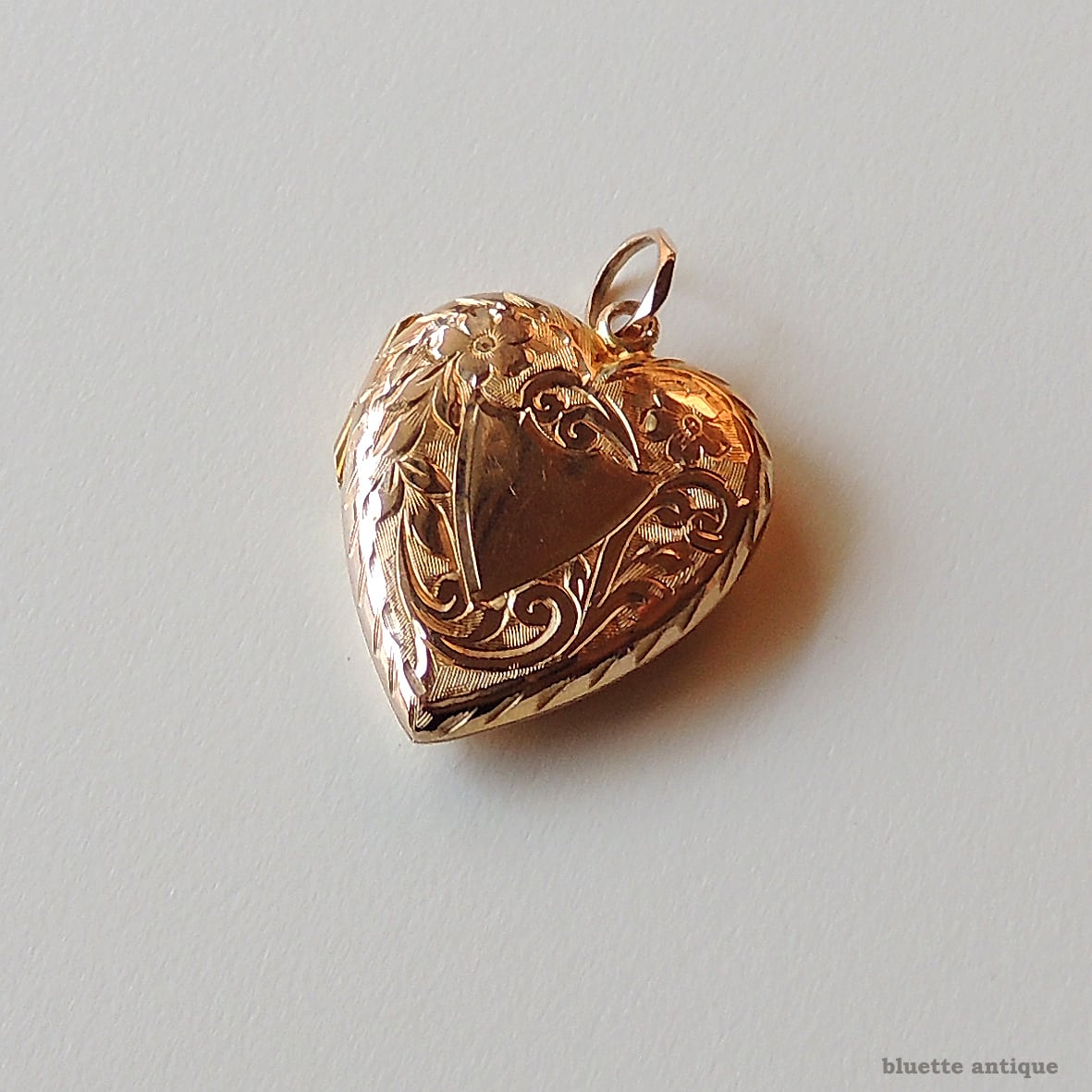 英国アンティークジュエリー 9ctゴールド ハートロケット【忘れな草