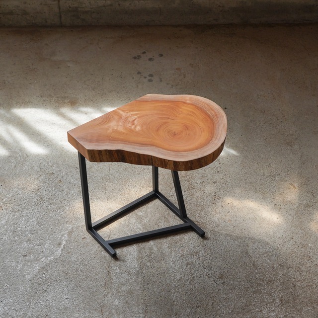 欅のアタマのサイドテーブル