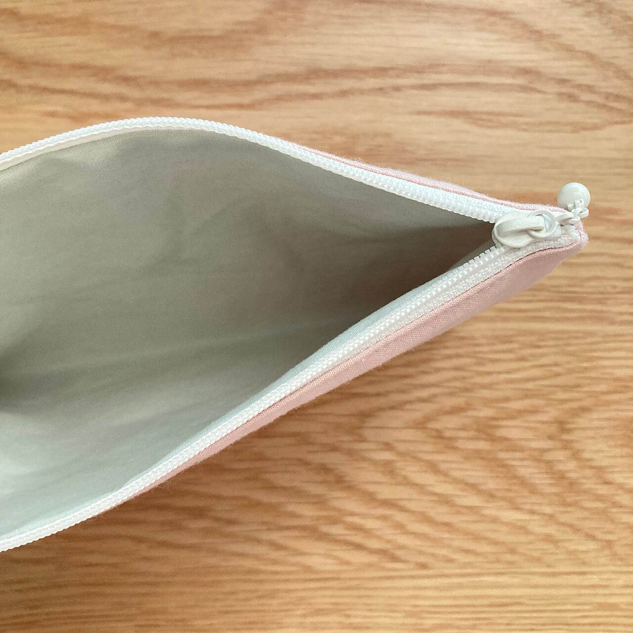 フラットポーチむくみちゃん（ピンク）