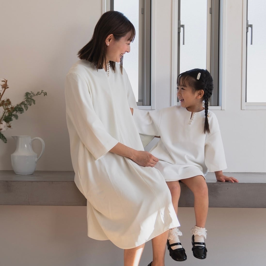 Kids/フォーマル対応キーネックパールワンピース / White | Fraise Shop