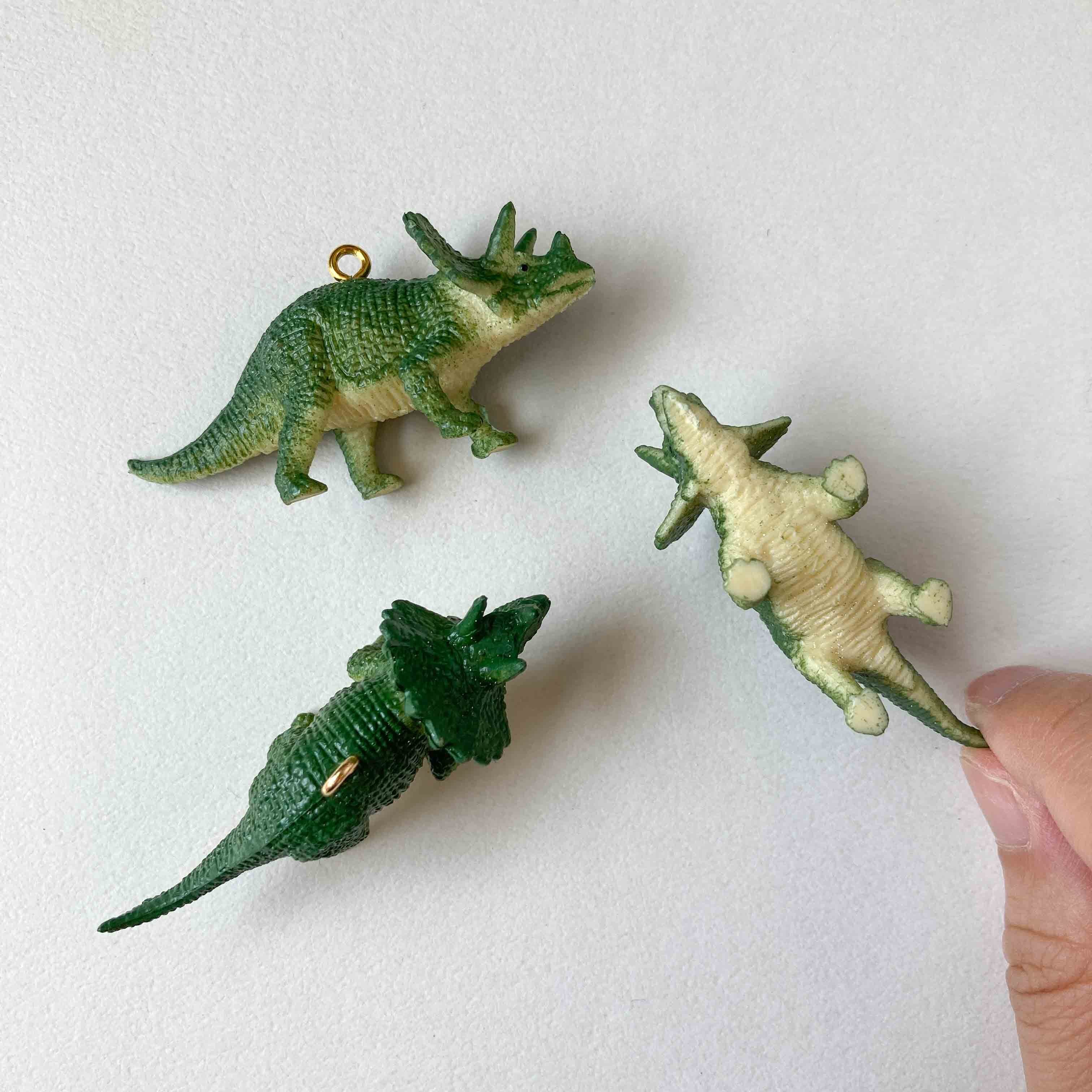 カラフル恐竜のチャーム | Dua-アクセサリーパーツショップ