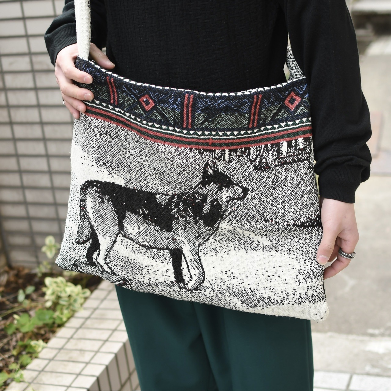 kroneko online wolf rug shoulder bag