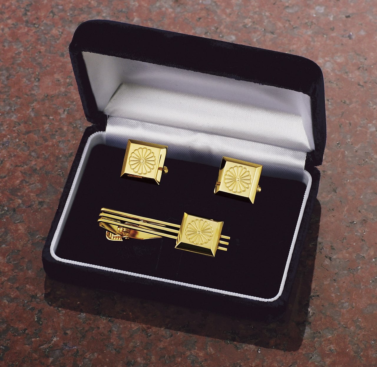 菊花紋カフス・タイ止3点セット 金仕上 四角