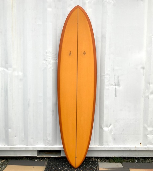 【DERRICK DISNEY】デリック・ディズニー サーフボード SURFBOARDS EGG エッグ 7'5 オレンジブラウン ミッドレングス シングルフィン