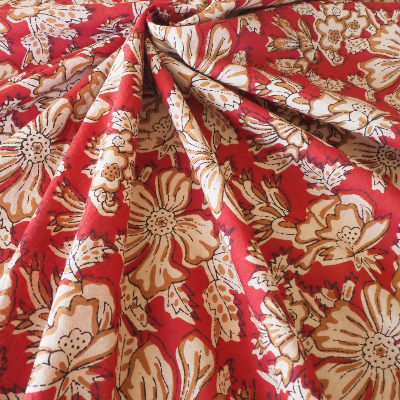 ブロックプリント生地【50cm単位】インド綿  花柄 赤×生成り #38110-RD1