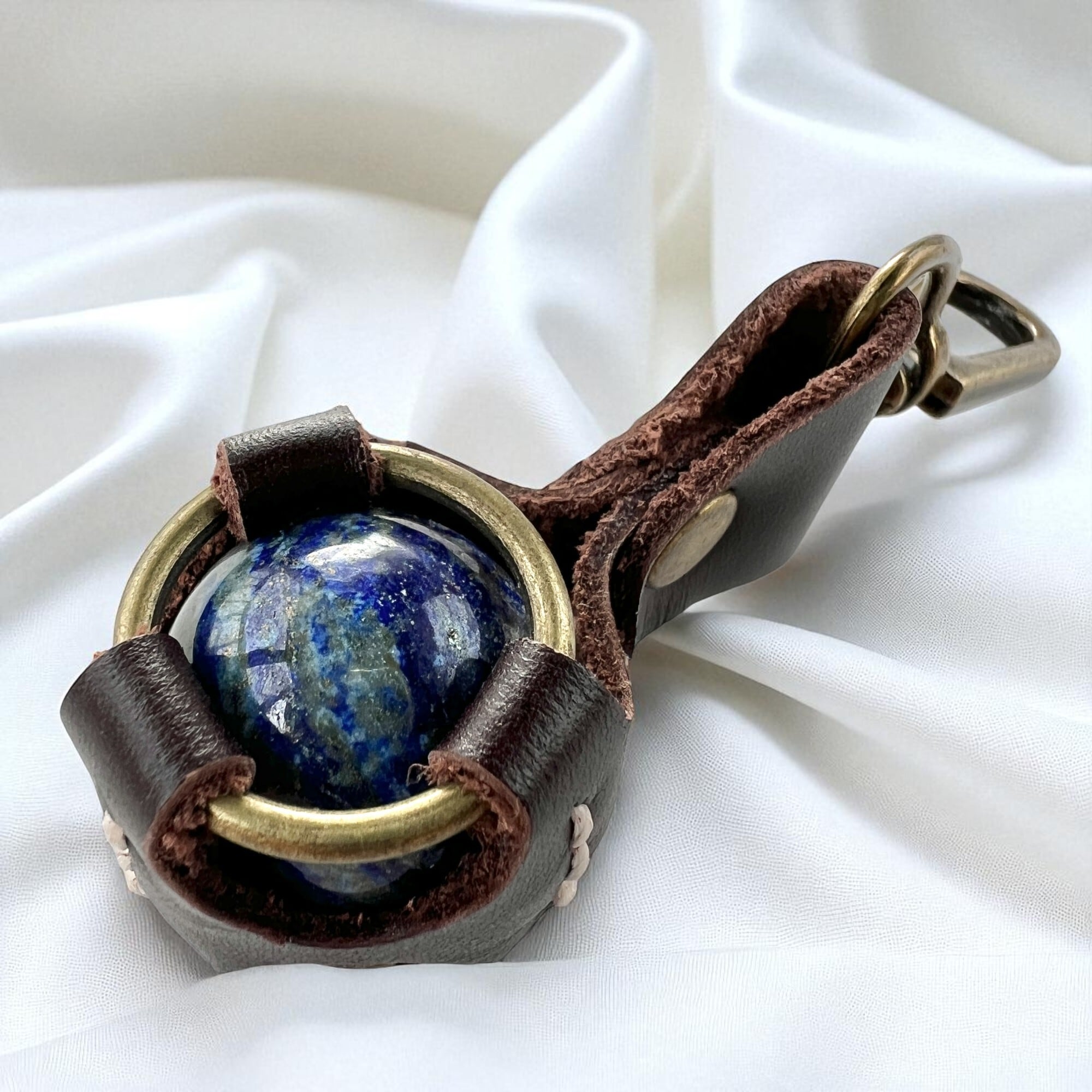 本革ラピスラズリキーホルダー｜天然石のお守り｜決断力・洞察力アップ