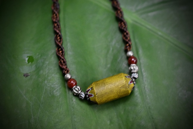 モロッコ産アンティークビーズ シンプルマクラメネックレスan002