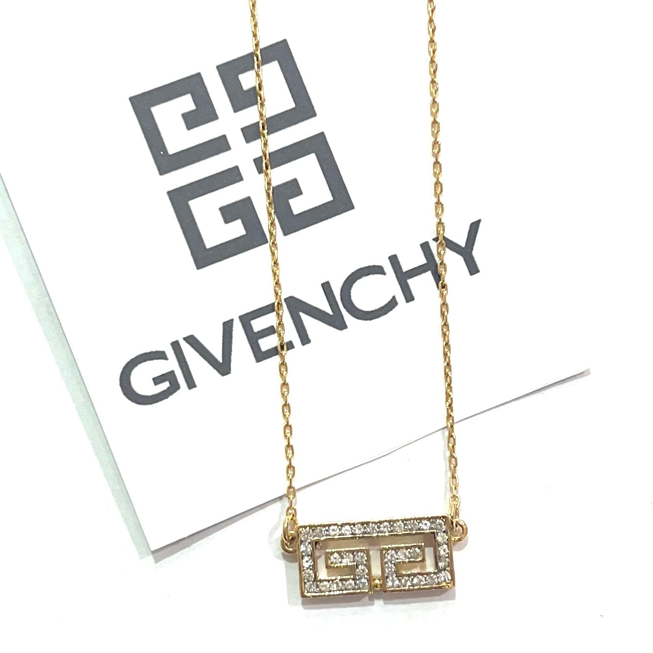 GIVENCHY ジバンシィ】2120洗練という名のスタイル。 1880