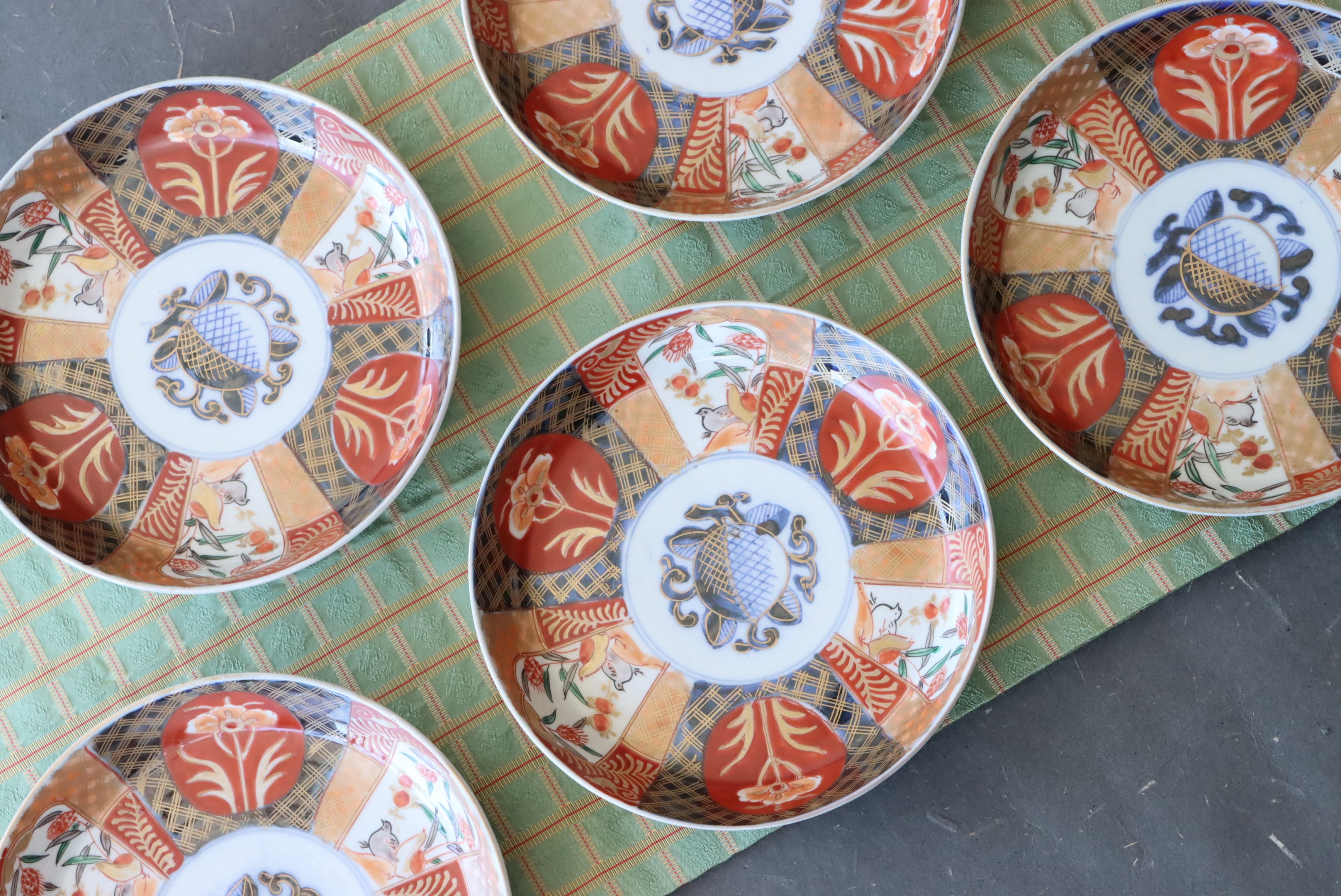 伊万里焼 色絵 桃手 花鶉文 中皿 五寸/Imari medium size plate | (有