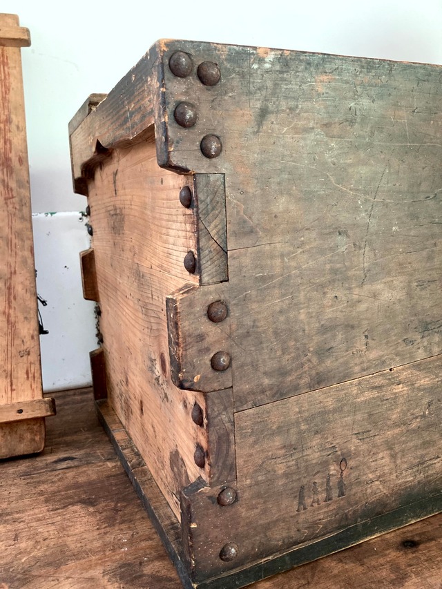 味のあるアンティーク木箱　(古家具)