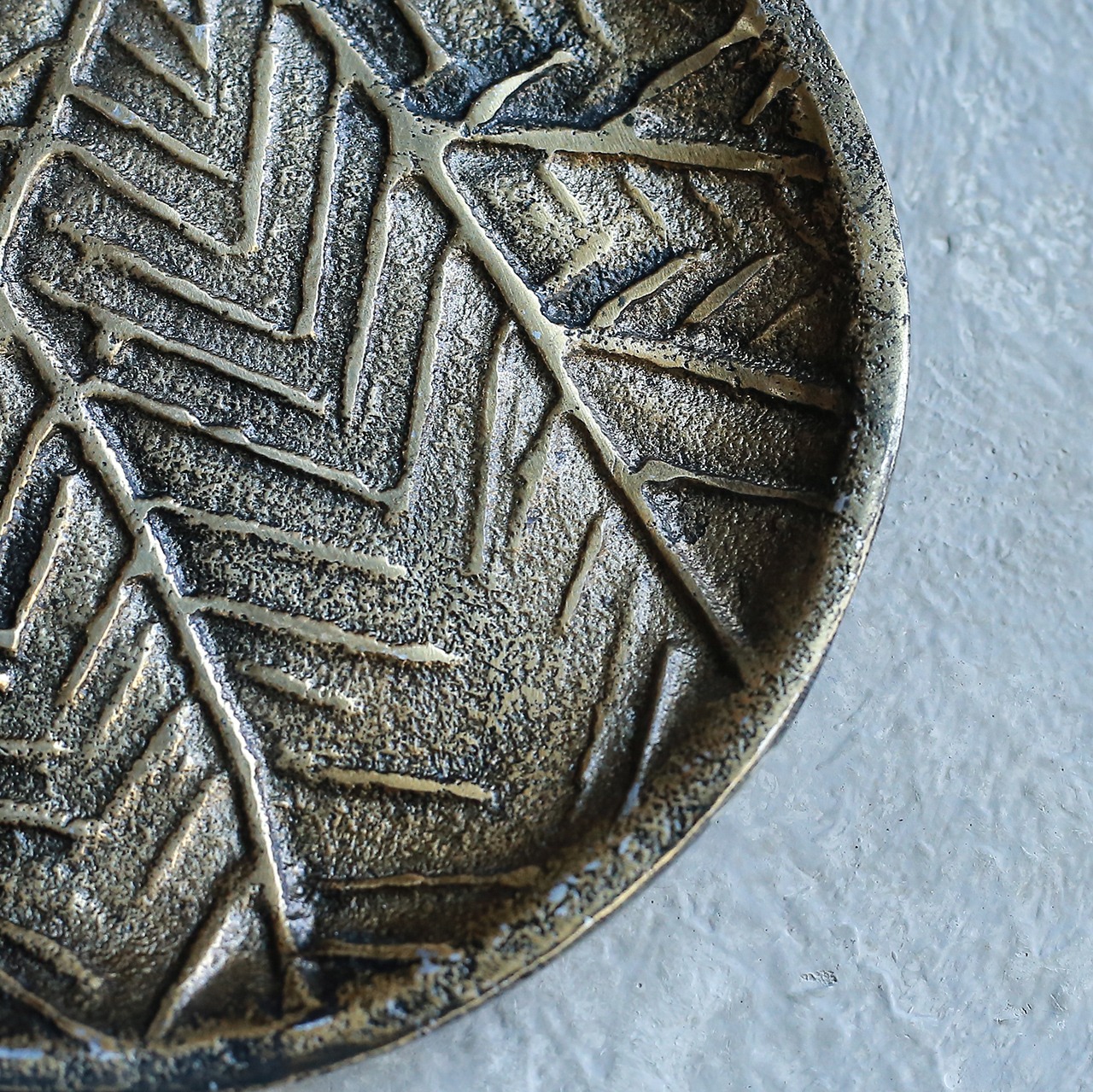 北欧を感じる模様がかわいい、りんごのプレート