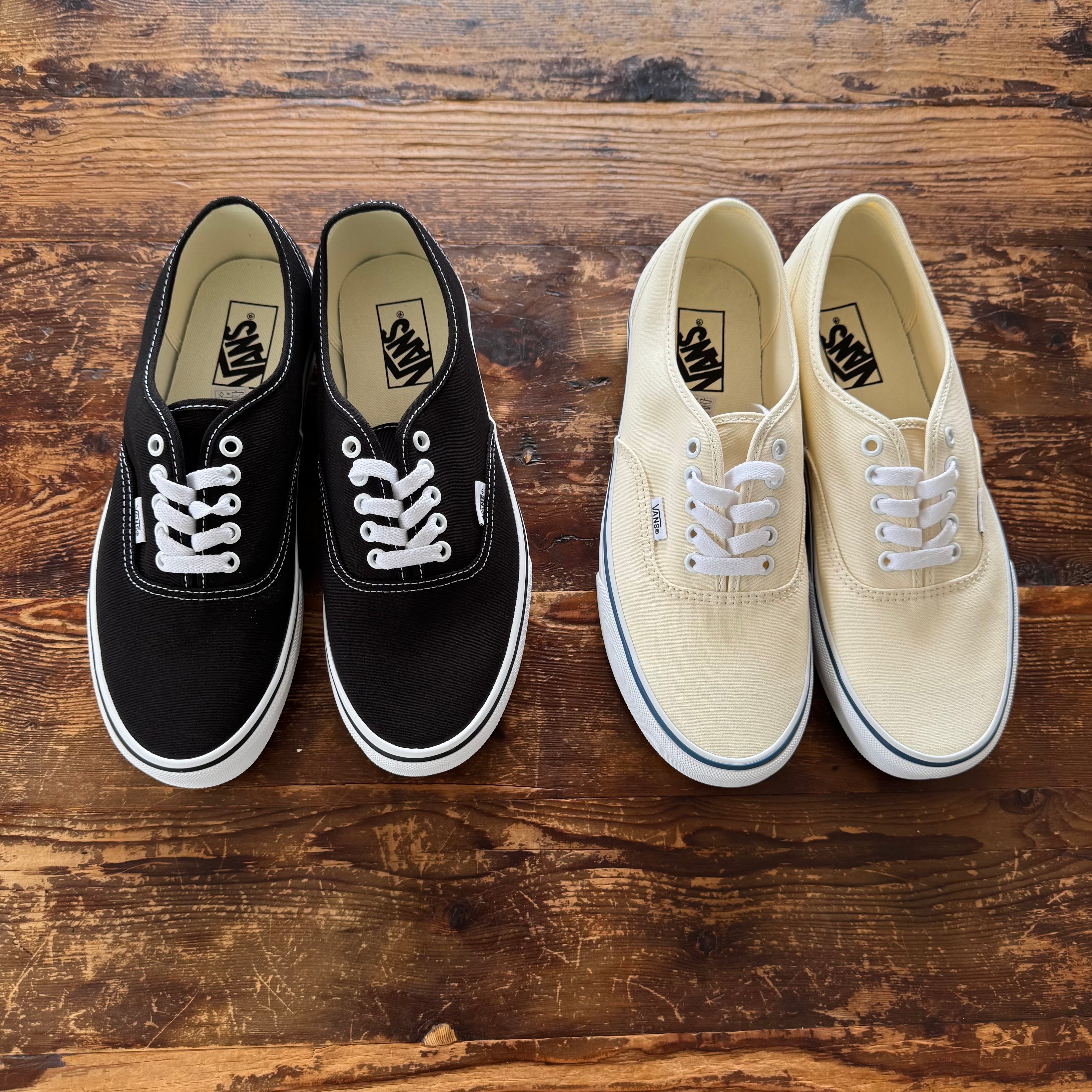 VANS AUTHENTIC/ Black/ White